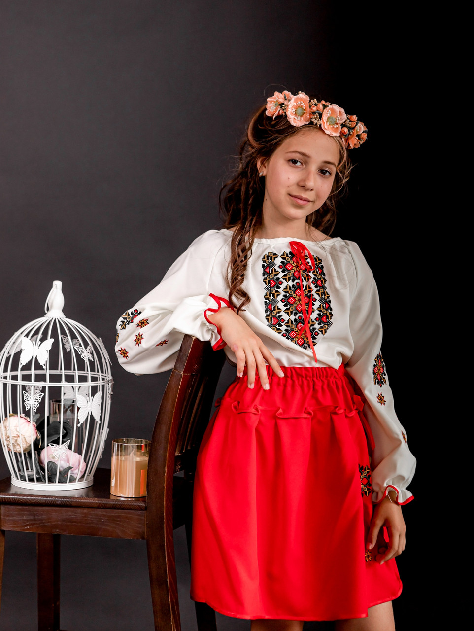 Вишитий костюм для дівчинки Зірка блузка та спідниця молочно-червоний, фото 1