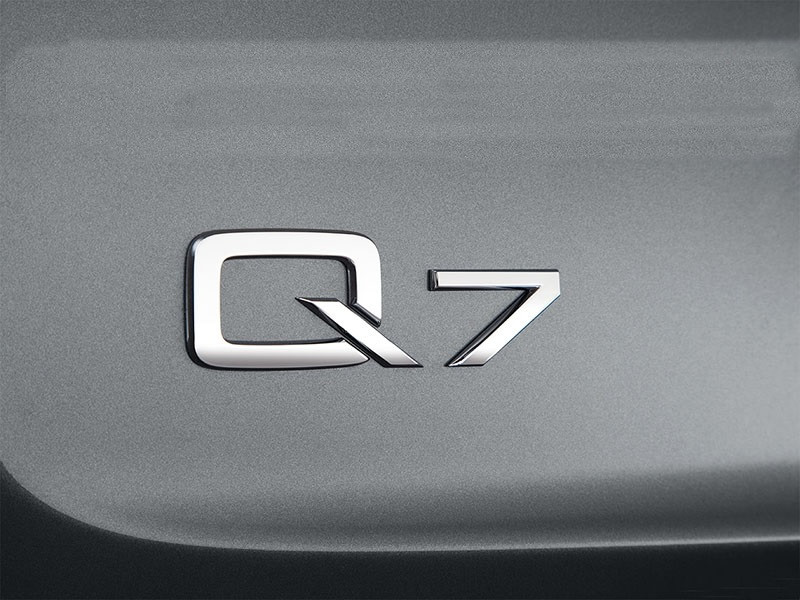Шильдик напис Q7 на кришку багажника AUDI