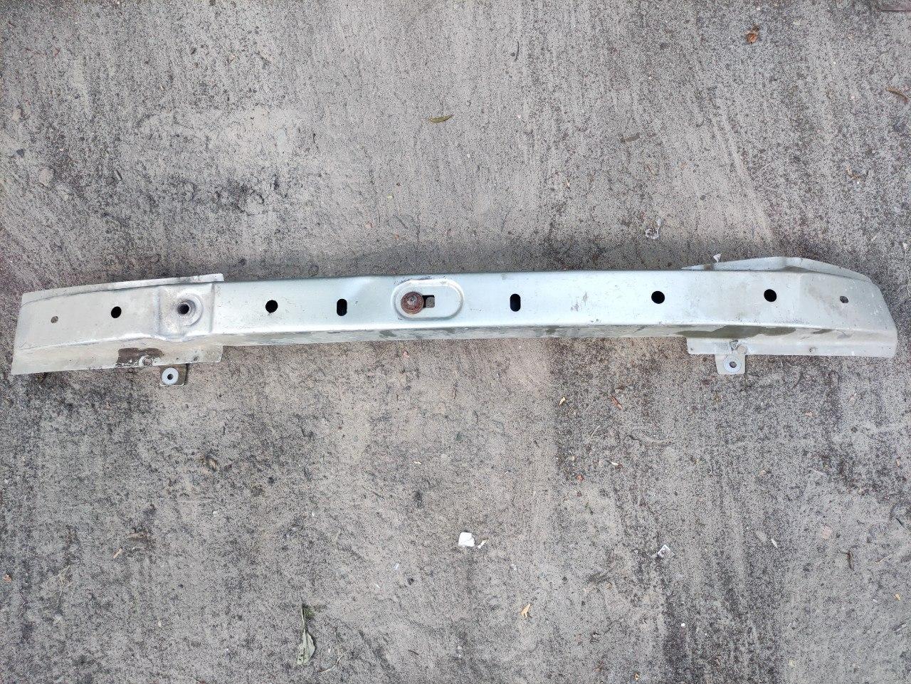 Підсилювач переднього бампера (дефект) Renault Trafic, Opel Vivaro 2006-2014, 7782432194 (Б/У)
