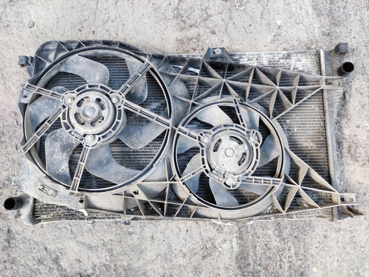 Вентилятор радіатора Renault Trafic, Opel Vivaro 2.0, 2011-2014, 2.5, 2006-2014, 7701068188 (Б/У)