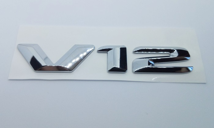 Напис V12 New на крило