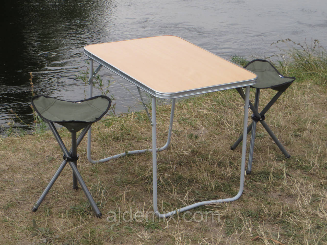 Купити туристичний стіл зі стільцями "На природі О1+2" (Стіл складной в чохлі і 2 складних стільця в чохлі)