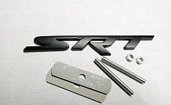 Шильдик напис SRT чорна на решітку радіатора