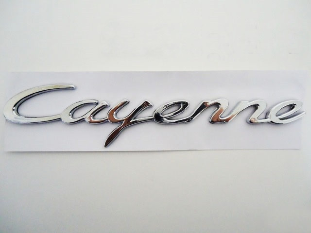 Напис Cayenne хром на кришку багажника