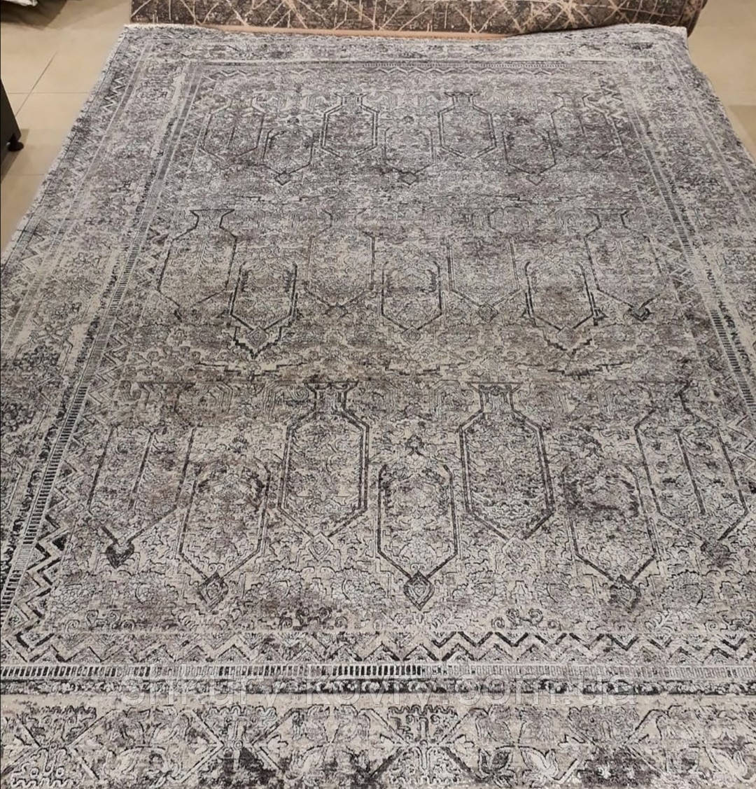 Сіро-бежевий класичний бамбуковий килим