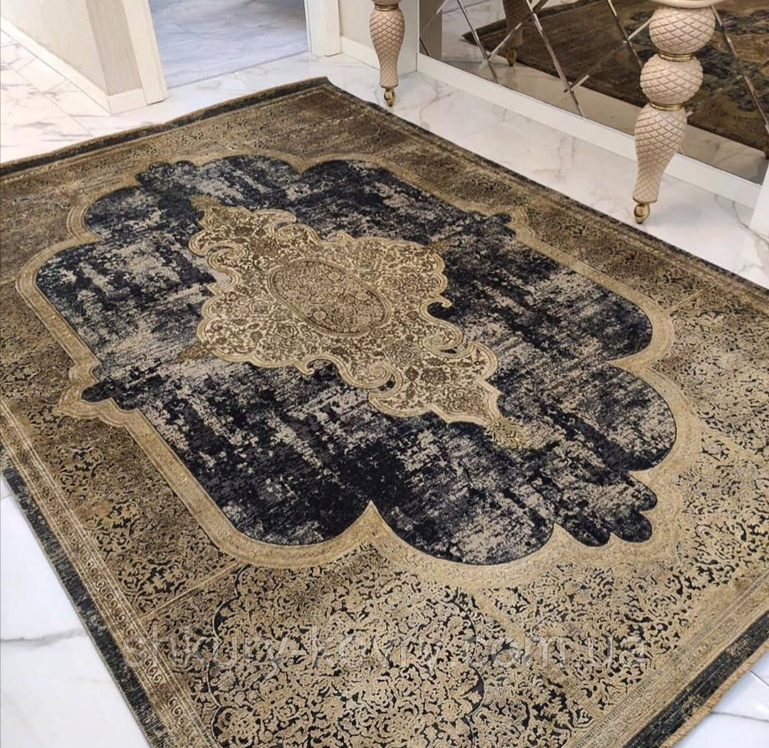 Гарний класичний турецький килим чорний із золотом