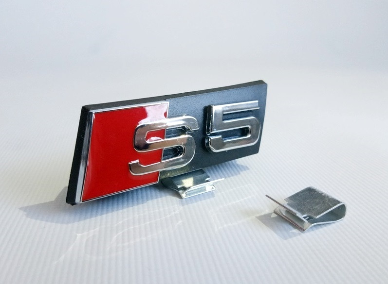 Шильдик напис S5 на решітку радіатора
