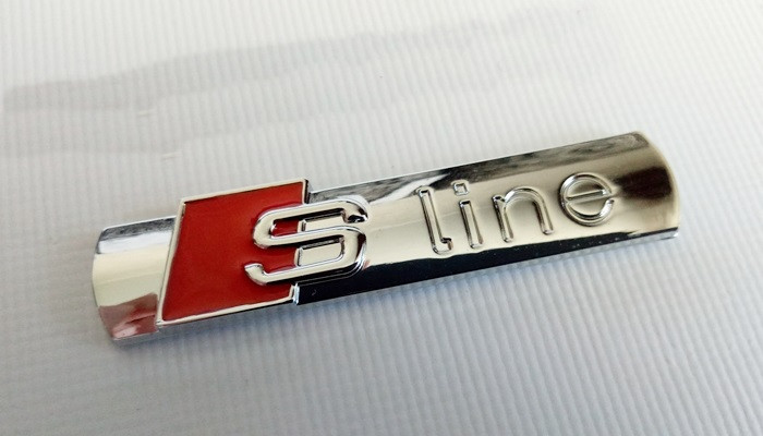 Шильдик емблема на крило AUDI S line хром