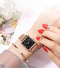 Стильний жіночій годинник з золотистим браслетом код 624