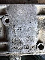 Подушка двигателя правая VAG 1K0 199 262 VW Passat B6(3c2) 1K0199262 Caddy 2.0TDI 2005-2010 запчасти б\у