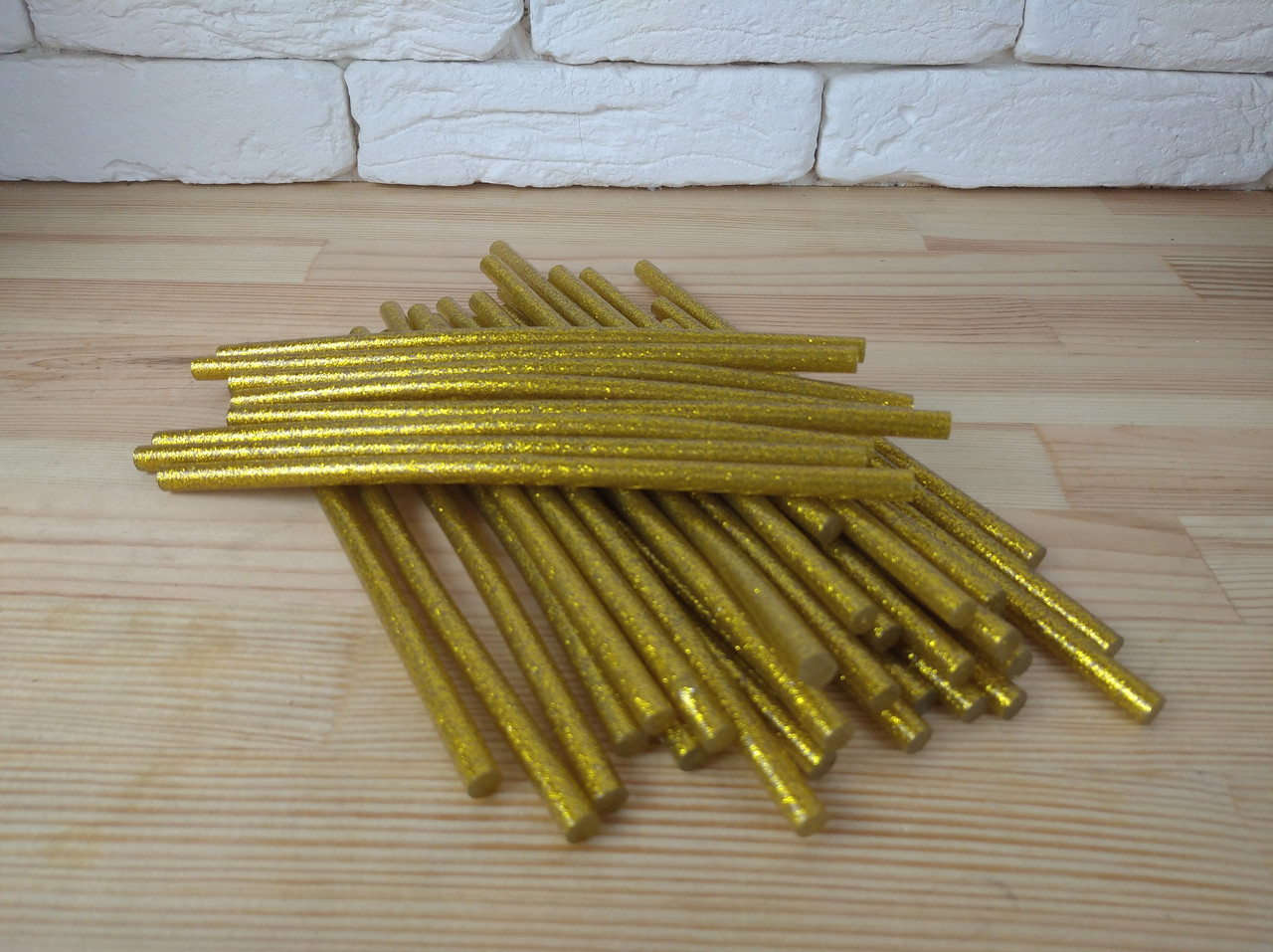 Комплект клейових стрижнів із блискітками 7 мм 18 см золотий, силіконовий клей