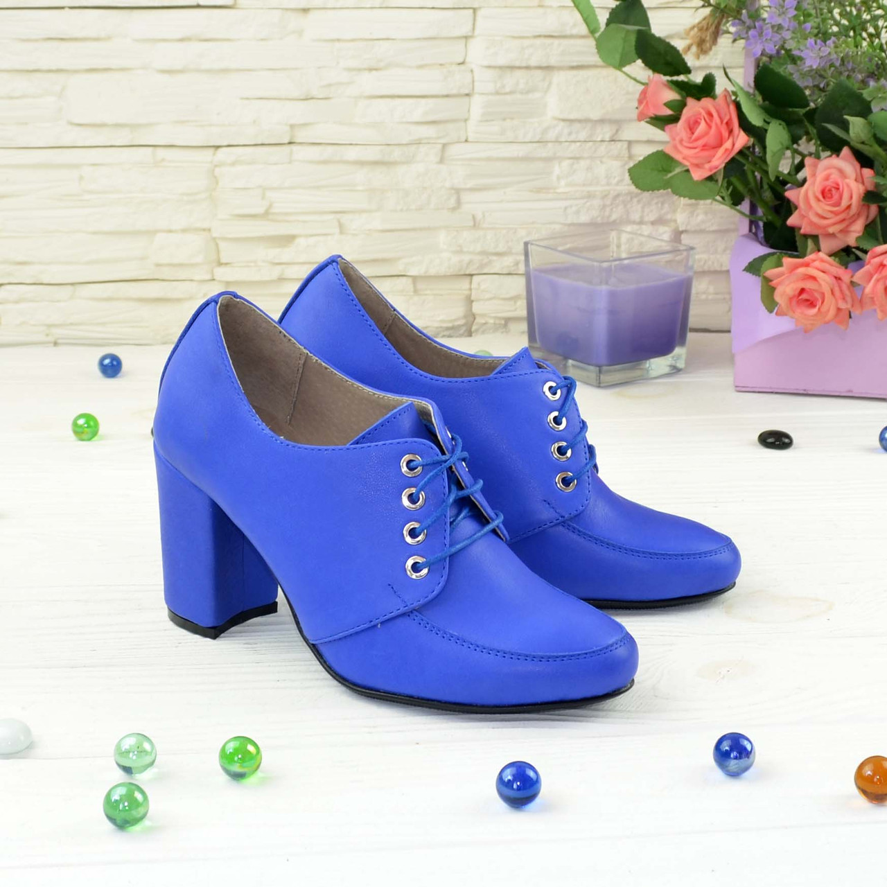 Туфлі шкіряні жіночі закриті на підборах. Колір електрик, фото 1