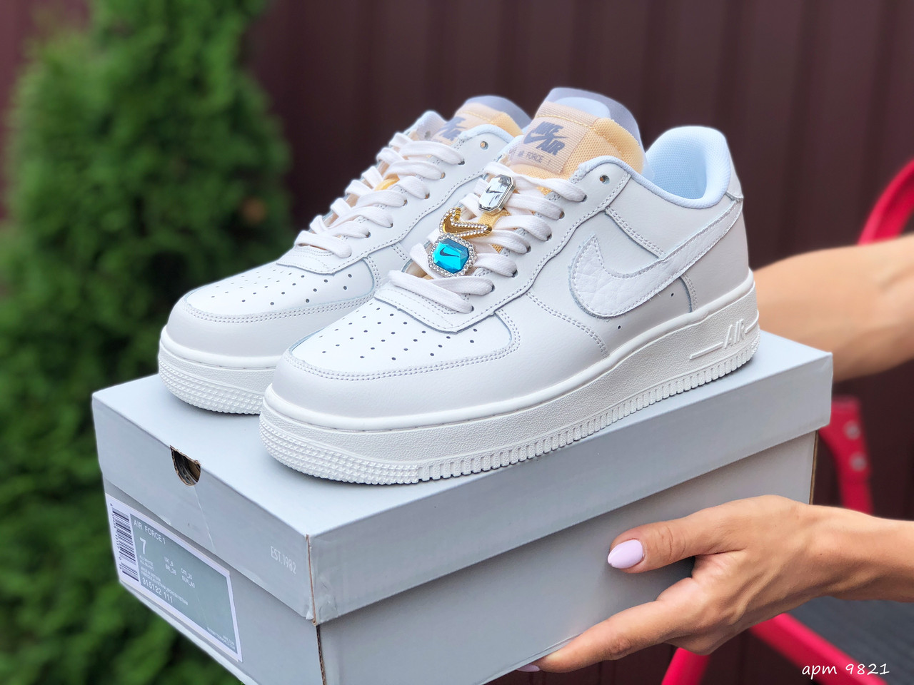 Жіночі повсякденні кросівки Nike Air Force шкіряні білі