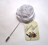 Бутоньерка цветок ручной работы на пиджак"Серебряная роза"