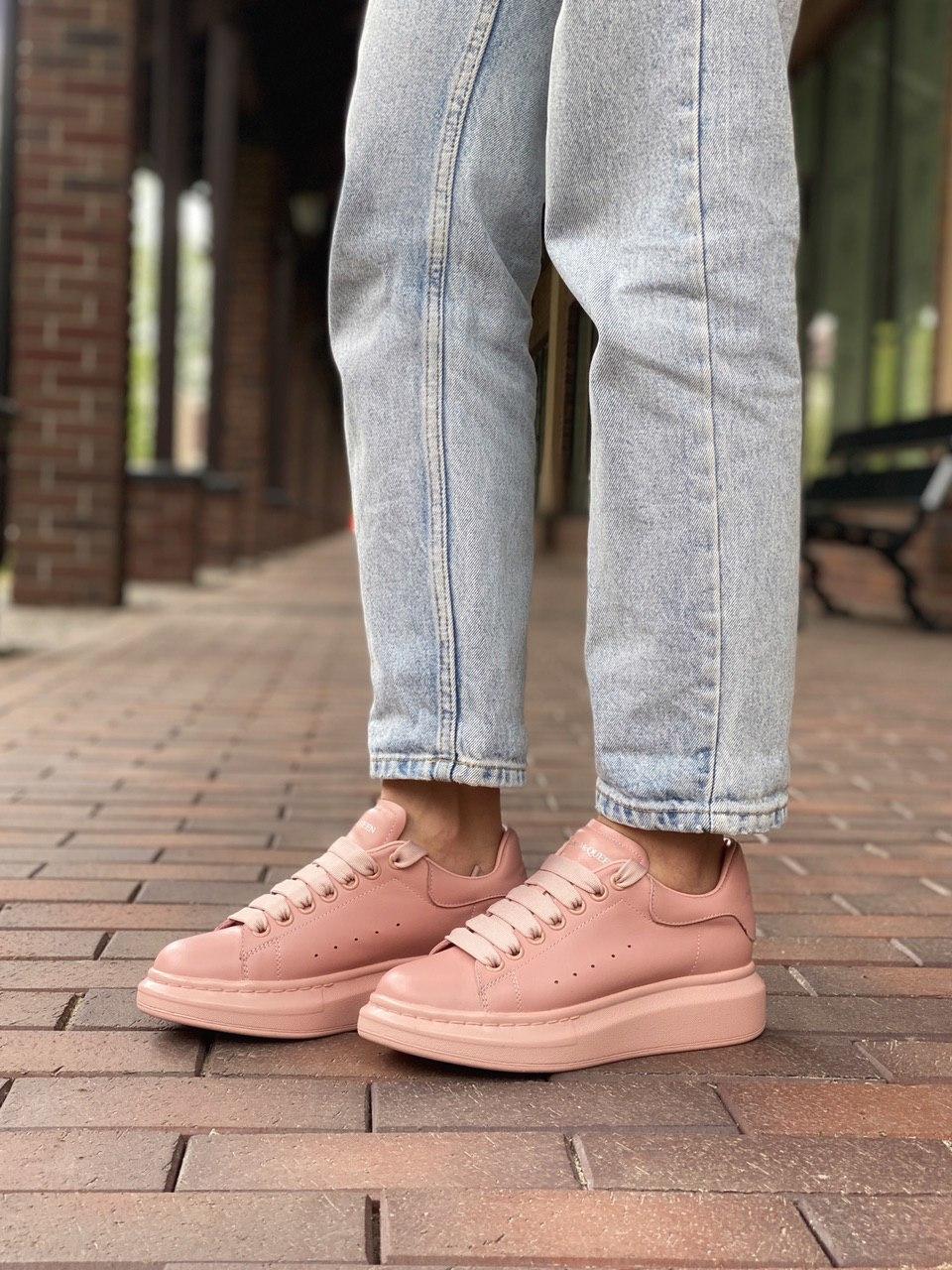 Жіночі кроси рожеві Alexander McQueen Pink. Стильні кроси Олександр Макквін. Маквины в рожевому кольорі