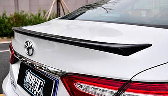 Спойлер Toyota Camry 70 сабля на багажник (стиль 2) чорний