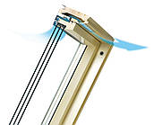 Двокамерне обертальне дерев'янк вікно FAKRO FTS-V U4 78х118см