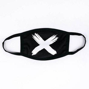 Багаторазова маска чорного кольору з білим хрестом