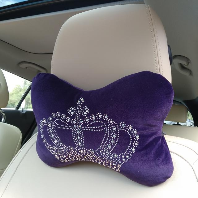 Декоративная подушка под голову