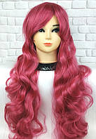 Перука темно-рожева малинова довга хвиляста з довгим чубчиком жіноча для жінок 80см зі штучного волосся (6813)