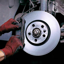 Заміна гальмівних колодок у легкових автомобілях