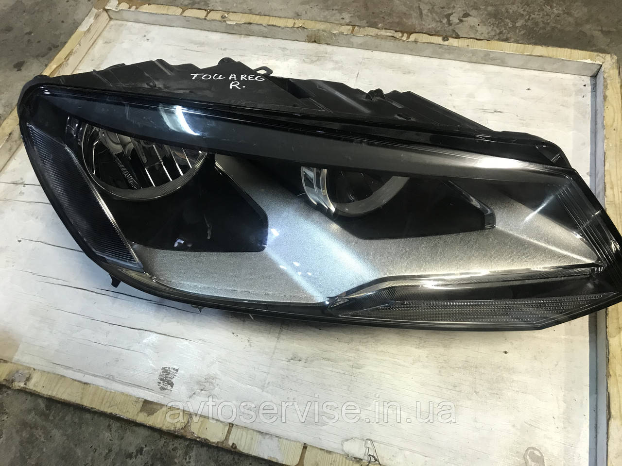 Фара галогенна права VW TOUAREG 7P1 941 006