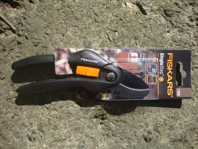 Контактний секатор Fiskars Single Step (111250)1000564