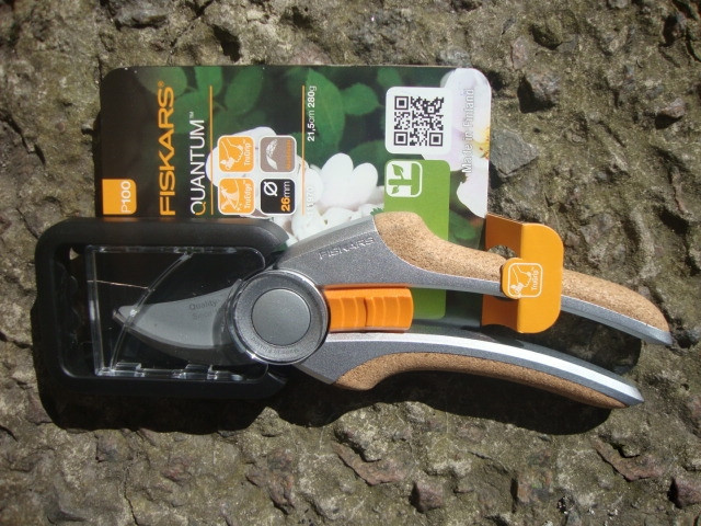 Секатор Fiskars площинний Quantum (111970)1001434