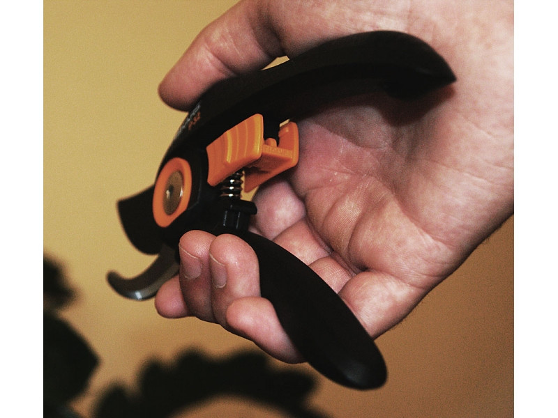 Площинний Секатор Fiskars Solid™ Р32 (111180)1020191