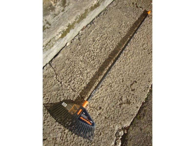 Грабли Solid Fiskars (135026)1003464