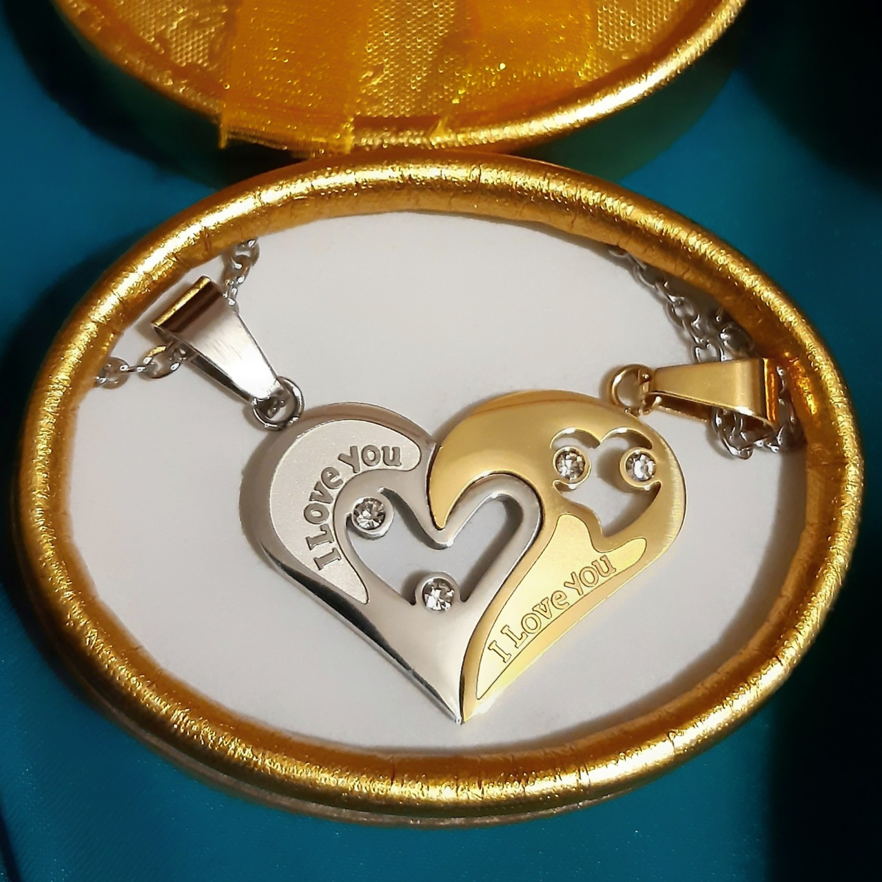 Парні кулони "Одне серце на двох" сталь і медзолото - оригінальний подарунок хлопцю дівчині у стильній коробочці