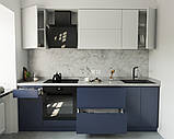 Кухня без ручок з фасадами з пластику на основі МДФ довільної конфігурації. На фото - 2,4 м (пряма кухня), фото 3