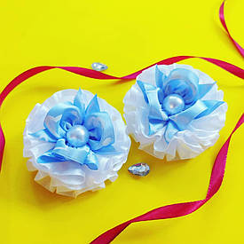 Дитячий бант шкільний на резинкі для волосся (бантик білий з голубим ручної роботи на голову в школу для дівчинки)