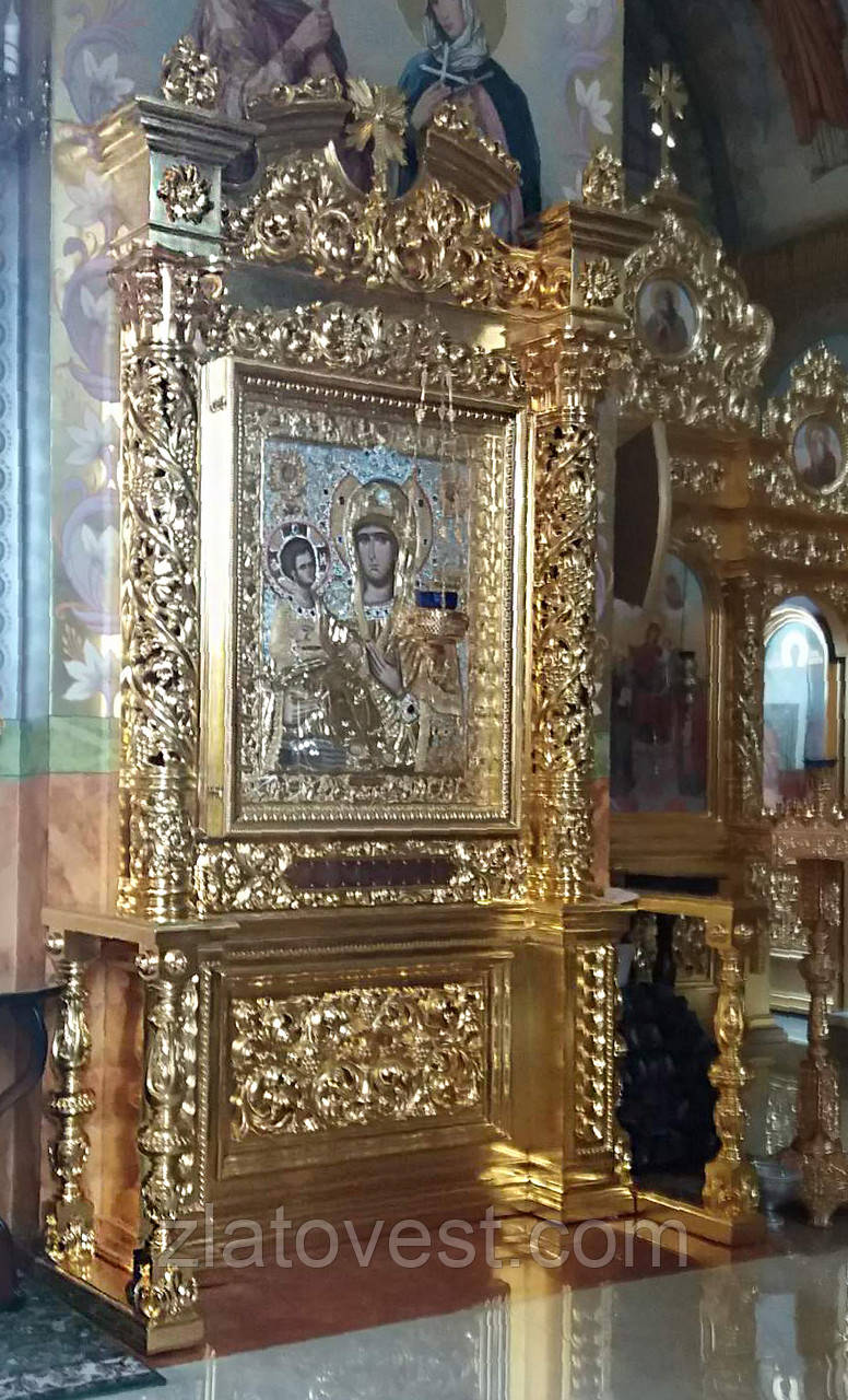 Різьблений позолочений кіот, висота 2,2 м