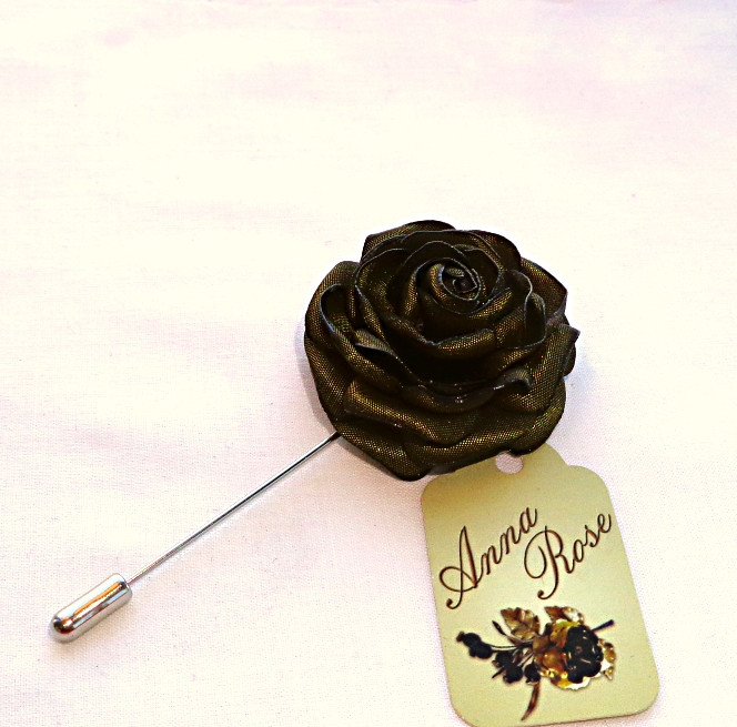 Бутоньєрка квітка ручної роботи на піджак"Оливкова троянда"
