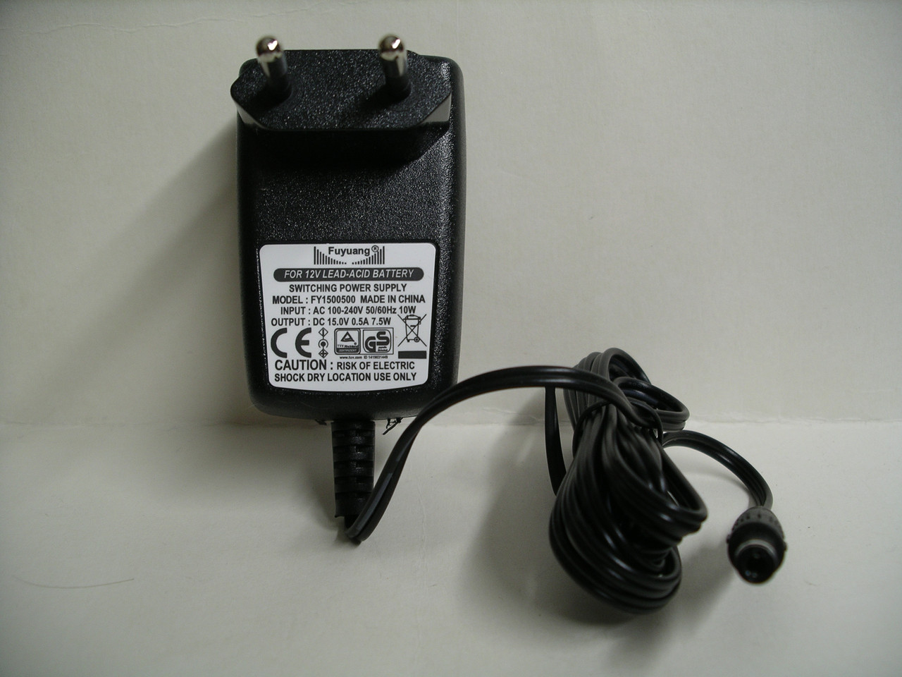 Зарядний пристрій Fuyuang 15 V 0.5 A для 12 V свинцево-кислотних SLA AGM, GEL акумуляторів