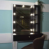 Підвісний гримерный стіл з полками біля дзеркала