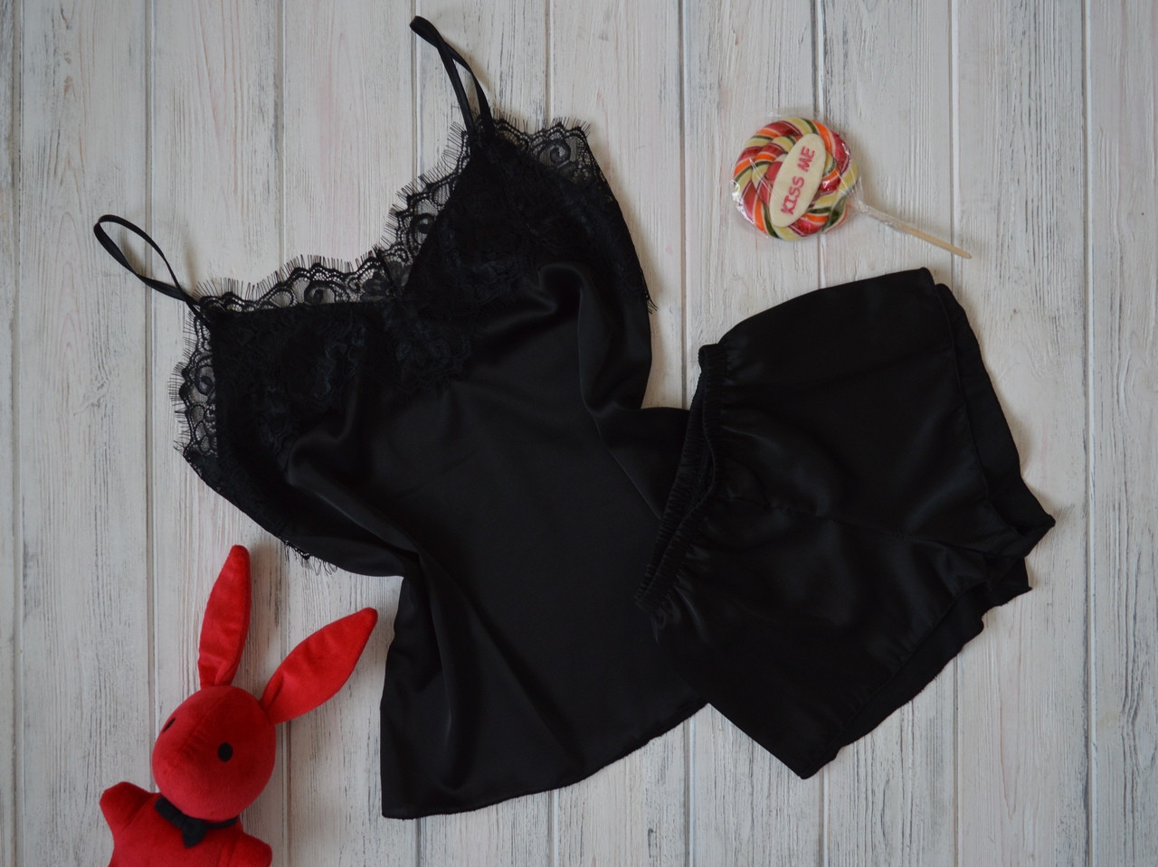 Сексуальна жіноча піжама атласна з мереживом на бретельках з шортиками 5 кольорів 48/50, Чорний
