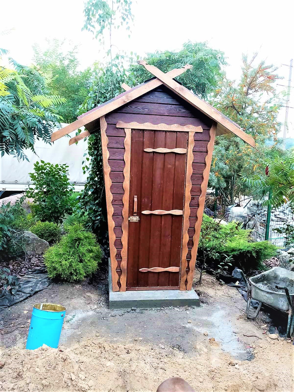 Дерев'яний туалет під старовину