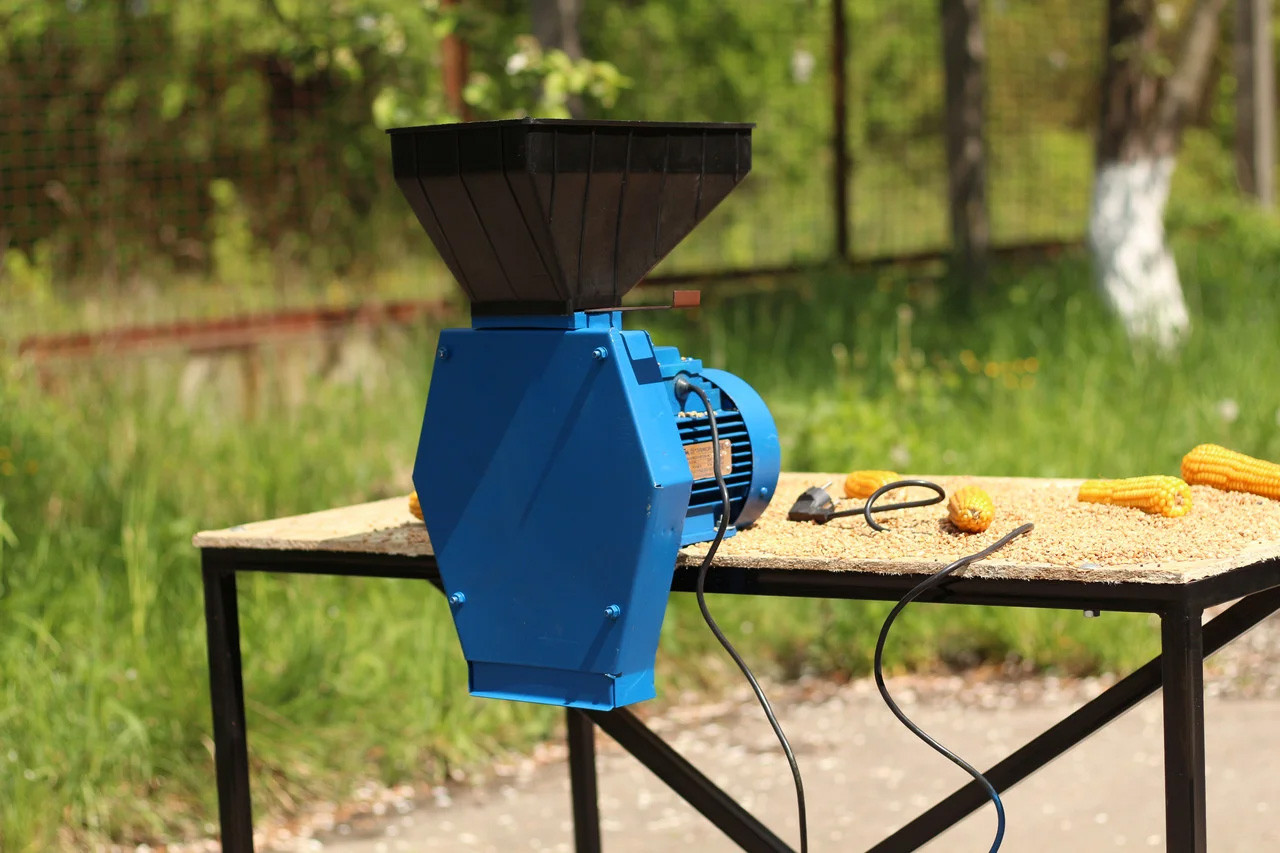 Зернодробилка Эликор-1 исп.2. Зернодробилка для измельчения зерна, цена ...