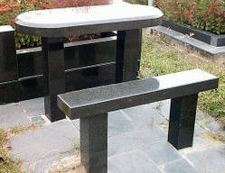 Столи, лавки та огорожі з натурального каменю