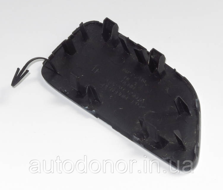 Заглушка бампера под буксировочный крюк Nissan Leaf ZE1 (18