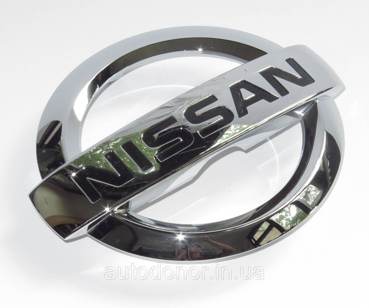 Емблема/значок NISSAN лючка зарядки Nissan Leaf ZE1 (18-) 62890-3VA2A