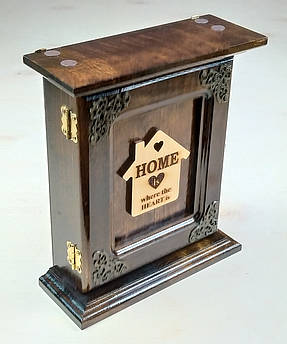 Ключниця настінна дерев’яна ручної роботи “Home” з дверцятами | Дерев’яний органайзер на 6 гачків | Стильна ключниця для дому