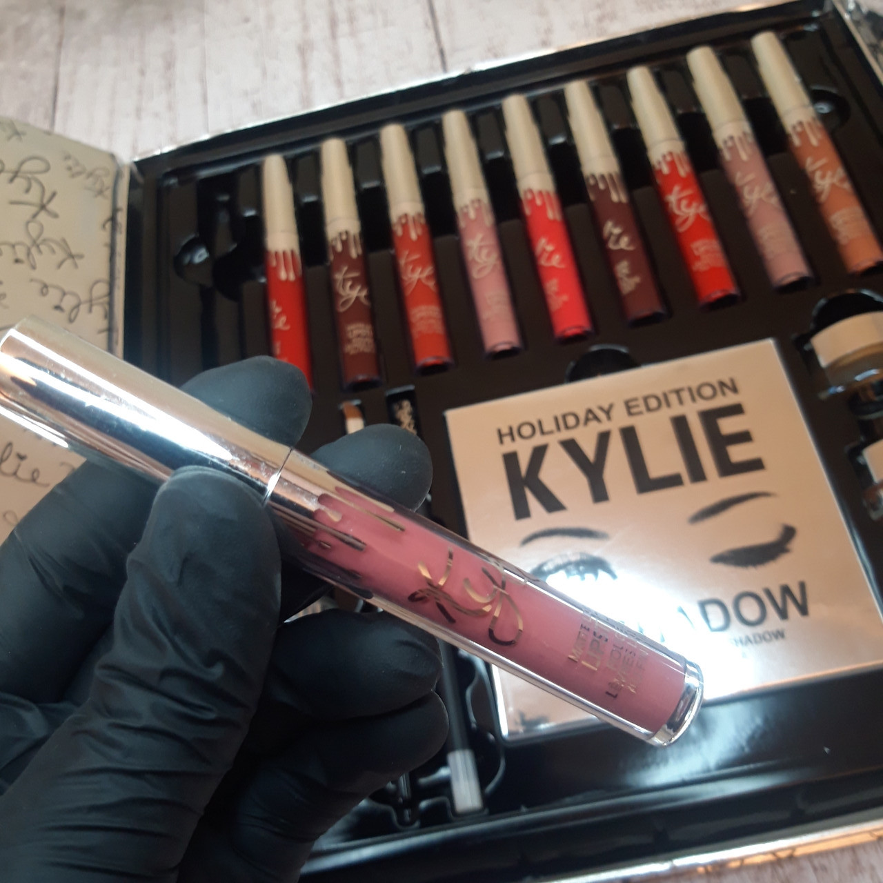 Подарочный косметический декоративной набор Кайли Kylie серебро, помада, блеск, тени, гамма (Настоящие фото) - фото 8 - id-p1249589528