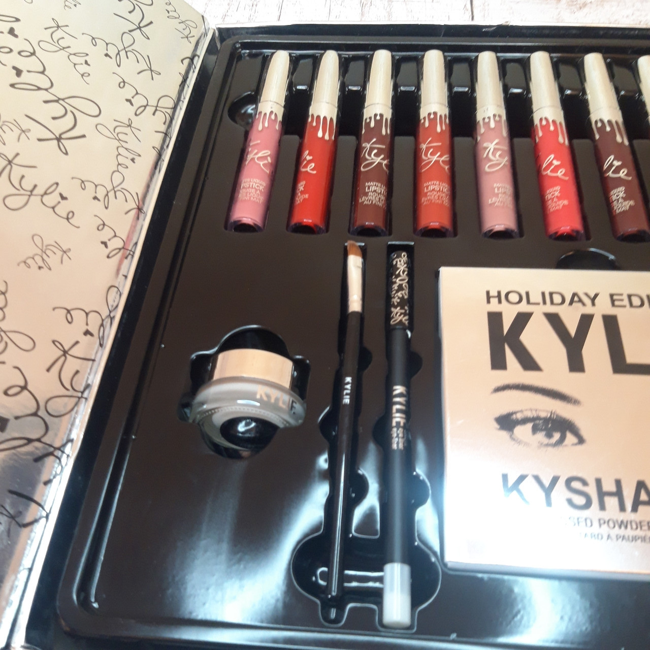Подарочный косметический декоративной набор Кайли Kylie серебро, помада, блеск, тени, гамма (Настоящие фото) - фото 9 - id-p1249589528