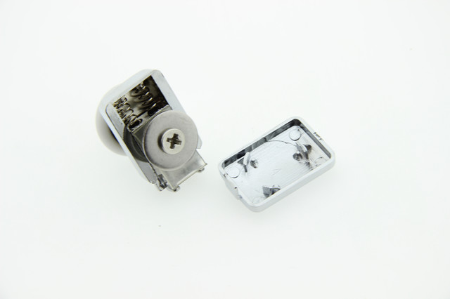 Ролик душевой кабины хромированный М-01А нижний с пружинами