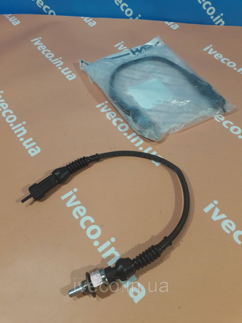 Датчик блокування диференціала задніх мостів Івеко Тракер Iveco Eurotrakker Trakker 98476244 504098545
