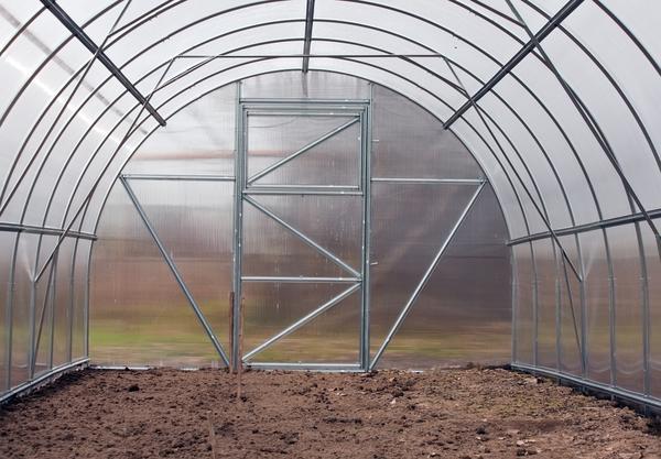 Конструкція теплиці під стільниковий полікарбонат Теплиця під полікарбонат