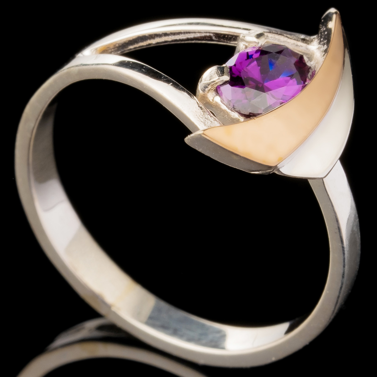 Серебряное кольцо 925 пробы с золотом арт. 247к